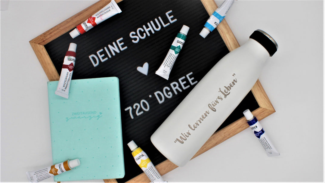 Trinkflaschen, 720dgree, Schule, Abschluss, Geschenk, Erinnerung, Abschlussgeschenk, individuell, Schullogo, Slogan, Trinkflasche bedrucken, Trinkflasche lasern, lasern, bedrucken, kreativ, Jahrgang, Abitur, Abi-Geschenk, Lehrer, Lehrerin, Gymnasium